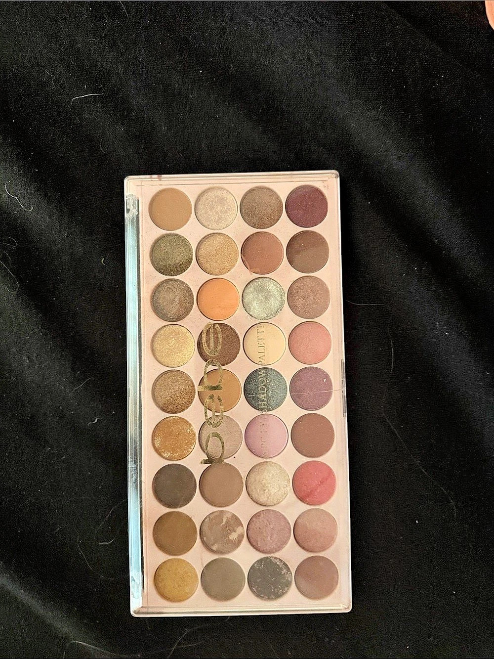 Revolution Reloaded Iconic Fever Eyeshadow Palette in Brown & Pink NWT
